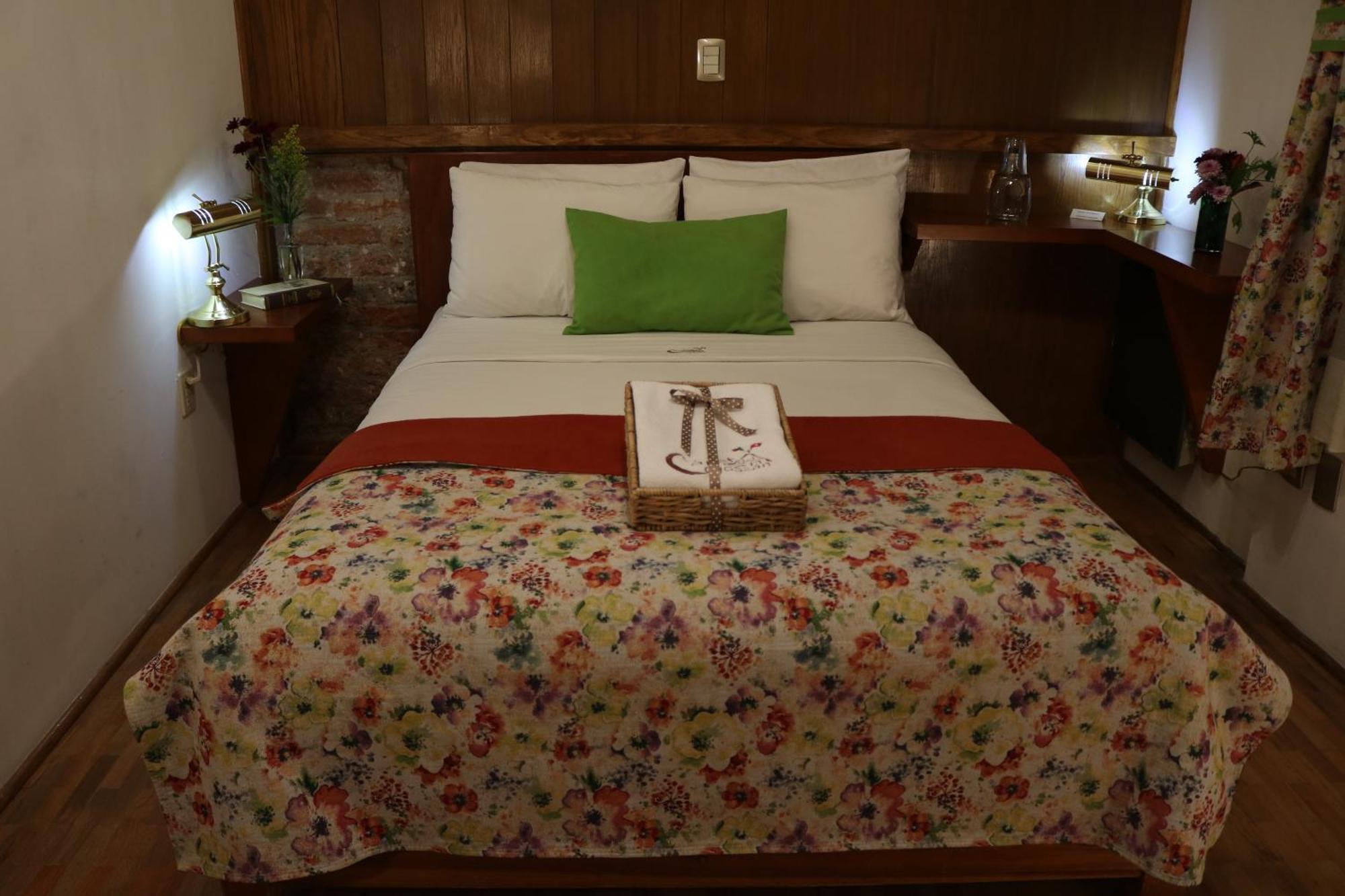 Chalet Del Carmen, Coyoacan — Photos 3